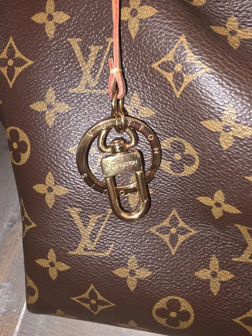 Louis Vuitton Artsy mm handbag